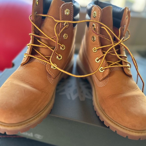 Timberland Boots - Picture 2 of 9